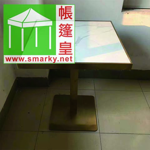 金屬方桌